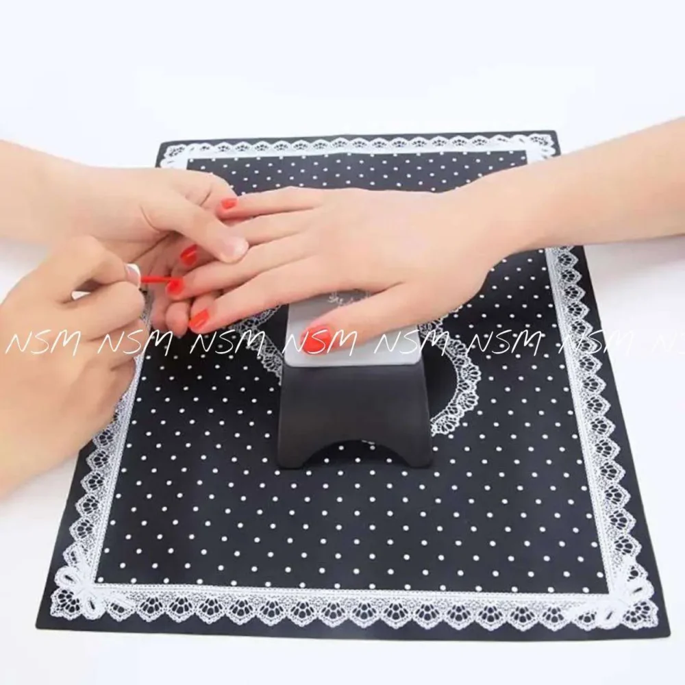 Lace And Dots Foldable Silicon Table Mats