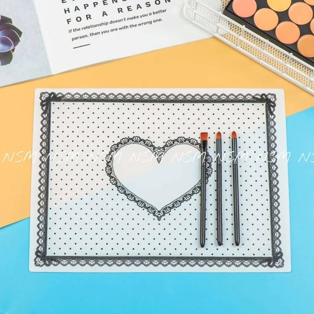Lace And Dots Foldable Silicon Table Mats