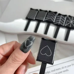 Nail Art Cat Eyes Heart Magnet